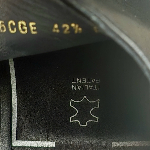 Wingtip Classic Shoes - Picture 8 of 9